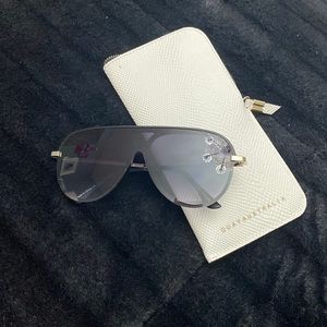 Quay sunglasses with custom sunglass case